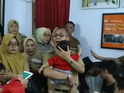 Walkot Makassar Peluk Haru Anak yang Disekap dan Disiksa