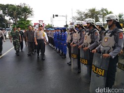 Ribuan Aparat Gelar Apel Siap Amankan Pileg dan Pilpres di Jabar