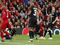 Laga tampaknya akan berakhir imbang sebelum Roberto Firmino mencetak gol di menit ke-91 yang membuat Liverpool unggul 3-2 dan bertahan hingga laga usai. (Carl Recine/Reuters)