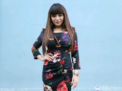 Selain Dinar Candy, Artis-artis Ini Juga Pernah Tampil Seksi di Depan Umum