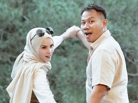 {Minggu} 5 Artis Indonesia Nikah Kilat, Ada yang Cuma 4 Bulan