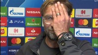 Juergen Klopp ikut-ikutan menutup satu matanya. (ist.)