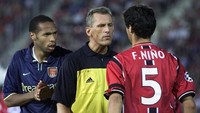 Real Mallorca jadi pendatang baru di Liga Champions 2001/2002. Laga pertama tampil mengejutkan dengan mengalahkan Arsenal 1-0 lewat gol penalti Vicente Engonga Mate. (Foto: Getty Images)