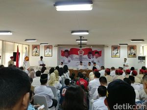 Bahas Urusan Dapur di Gerindra Jabar, Prabowo Minta Wartawan ke Luar