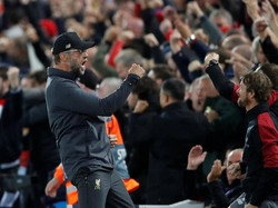 Luapan emosi Juergen Klopp usai gol kemenangan dicetak Roberto Firmino. Liverpool sedang berusaha menyamai catatan musim lalu yakni menjadi finalis Liga Champions. (Carl Recine/Reuters)