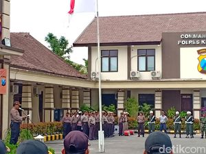Awas! Jangan Sebar Hoax Jika Tidak Ingin Ditangkap Tim Cyber Patrol Awas! Jangan Sebar Hoax Jika Tidak Ingin Ditangkap Tim Cyber Patrol