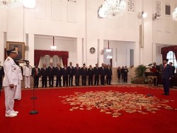 Jokowi Lantik Gubernur NTB Pengganti TGB di Istana