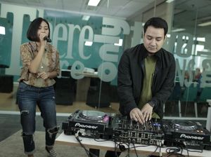 Mendengarkan Cinta Sesaat Midnight Quickie di Summer Love Mendengarkan Cinta Sesaat Midnight Quickie di Summer Love