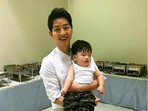 10 Foto Bukti Song Joong Ki Sosok Kebapakan Banget
