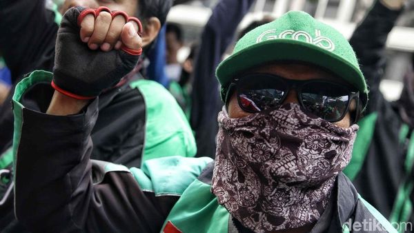 Ratusan Driver Ojek Online Geruduk Kantor Grab