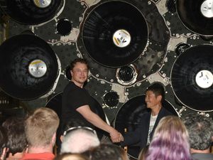 Miliuner Jepang Akan ke Bulan, Ini Bahaya yang Mengintai