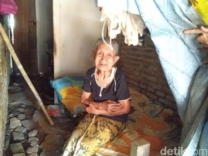 Nenek Kusnari Puluhan Tahun Hidup di Lorong Antara 2 Rumah Warga