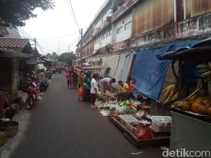 Pasar Depok Jaya Semrawut, PKL Penuhi Pinggir Jalan