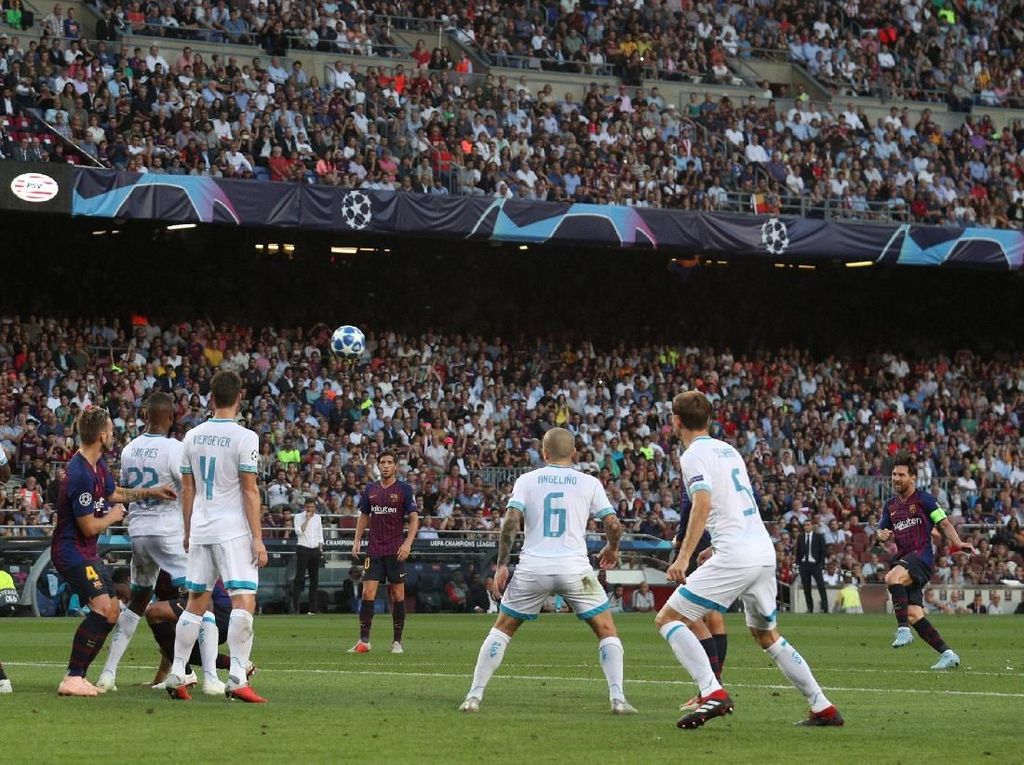 Barcelona Ungguli PSV di Babak Pertama Berkat Tendangan Bebas Messi Barcelona Ungguli PSV di Babak Pertama Berkat Tendangan Bebas Messi