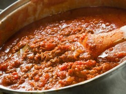 5 Kesalahan Ini Bisa Bikin Saus Bolognese Kurang Enak