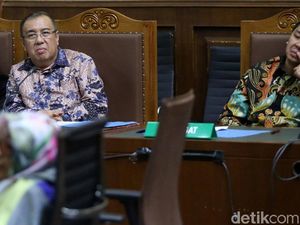 Ayah-Anak Asrun-Adriatma Dituntut 8 Tahun Bui di Kasus Suap Ayah-Anak Asrun-Adriatma Dituntut 8 Tahun Bui di Kasus Suap