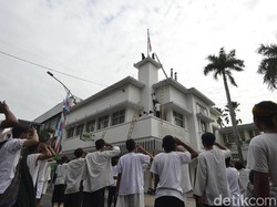 Ribuan Warga Surabaya Peringati Peristiwa Perobekan Bendera Belanda