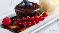 Sore Ini Enaknya Ngemil Choco Lava Cake yang Lumer Legit