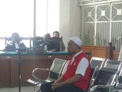 Foto: Bos Abu Tours di Kursi Pesakitan dan Luapan Emosi Jemaah