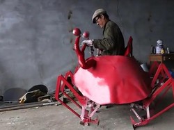 Kreatif! Petani Asal China Ini Buat Kendaraan Bentuk Kepiting