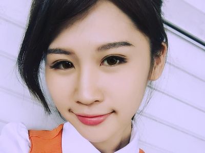 Foto: Kepincut Pesona Petugas Kereta yang Kecantikannya Bikin Naksir