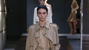 Debut Kendall Jenner Kembali ke Catwalk Pasca Buat Banyak Model Tersinggung
