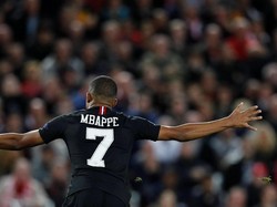 Gol ke-11 Kylian Mbappe sejak debut di Liga Champions dua musim lalu. Dia jadi pemain termuda, 19 tahun dan 272 hari, yang mencapai torehan gol tersebut. Benar-benar luar biasa! (Phil Noble/Reuters)