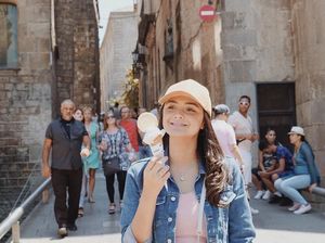 Manis Mana, Wajah Amanda Rawles atau Es Krim dan Lolipop Favoritnya?