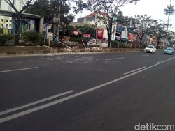 Mobil Densus yang Terguling di Depok Dievakuasi