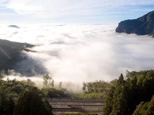 Betapa Cantik Jalur Kereta Tertinggi di Asia Ini