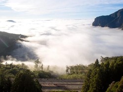 Betapa Cantik Jalur Kereta Tertinggi di Asia Ini