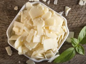 Rutin Makan Keju Parmesan Bisa Dapat 7 Manfaat Kesehatan Ini