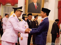 Gubernur Baru NTB Puji Jokowi, Wagub Nyeletuk Jokowi 2 Periode
