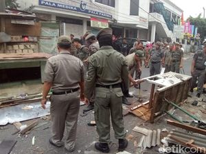 Pasar Depok Jaya Semrawut, Satpol PP Tertibkan 56 PKL Pasar Depok Jaya Semrawut, Satpol PP Tertibkan 56 PKL