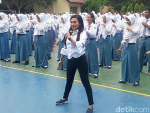 Senam Goyang Dayung Digandrungi Pelajar di Tuban