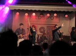 Maliq and Dessentials Gebrak MLDSPOT Stage Bus Jazz Tour 2018