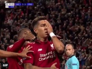 Selebrasi Satu Mata Roberto Firmino
