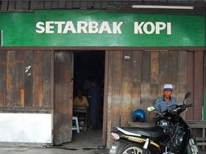 Suka Ngopi di Starbucks? Hati-hati Keselek Saat Lihat Meme Ini