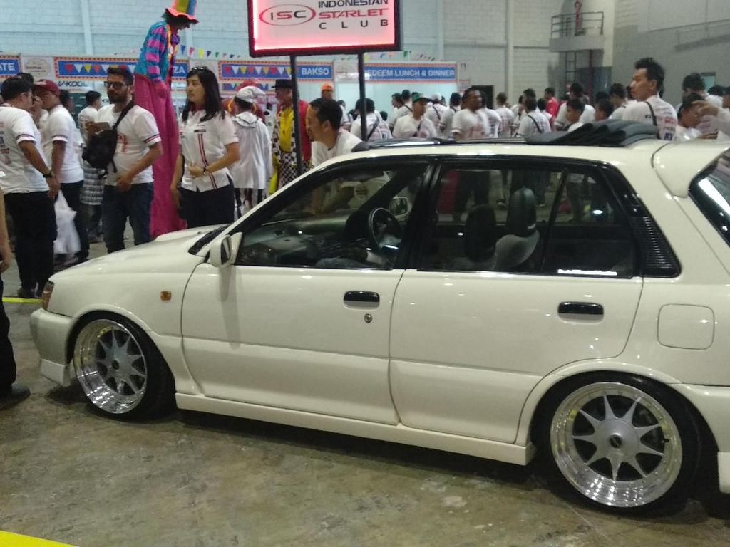 Unik, Toyota Starlet Ini Atapnya Bolong Unik, Toyota Starlet Ini Atapnya Bolong
