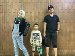 8 Potret Keseruan Keluarga Kakak Zaskia Mecca, Tasya Nur Medina