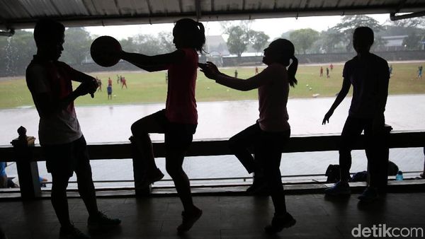 Meski Hujan, Atlet Atletik Asian Para Games Tetap Semangat Berlatih