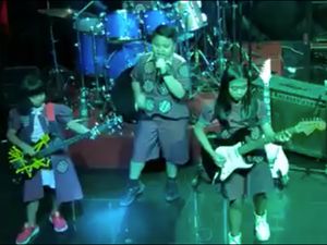 Bawakan Lagu Metallica, Anak-anak SD Ini Keren Banget!