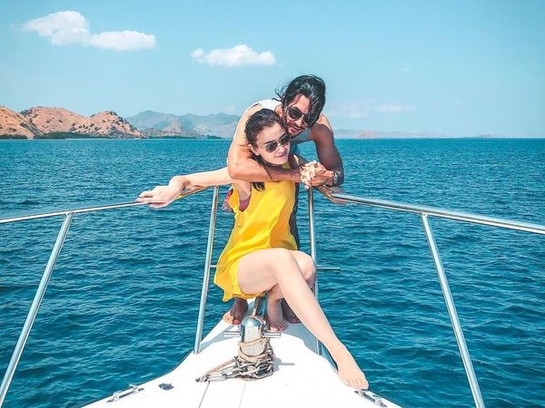 Potret Bulan Madu Kimberly Rider & Suami di Labuan Bajo