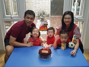 7 Foto Ini Buktikan Hendra Setiawan Sosok Family Man