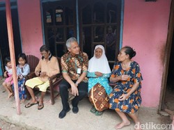 Rayuan Gubernur Ganjar Pada Mbah Kusnari Agar Mau Pindah Rumah