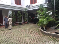 Jelang Pendaftaran Timses, Titiek Soeharto Datangi Rumah Prabowo