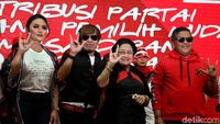 Megawati Bareng KD-Ian Kasela Luncurkan Atribut Milenial PDIP