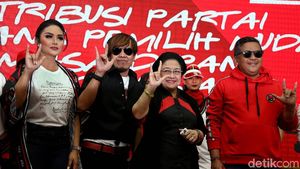 Megawati Bareng KD-Ian Kasela Luncurkan Atribut Milenial PDIP
