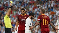 Madrid baru bisa memecah kebuntuan jelang berakhirnya babak pertama lewat tendangan bebas Isco. Madrid mendapat tendangan bebas di depan kotak penalti Roma menyusul pelanggaran Daniele De Rossi kepada Isco. Foto: Paul Hanna/Reuters