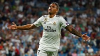 Gol ini kian istimewa karena dibuat Mariano Diaz di laga debutnya usai dipulangkan Madrid dari Lyon. Foto: Juan Medina/Reuters